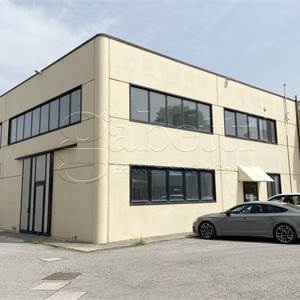 Capannone In Vendita a Ferrara