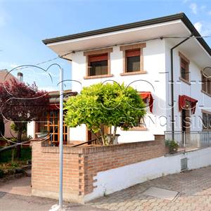 Villa In Vendita a Ferrara