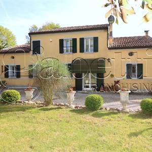 Villa In Vendita a Ferrara