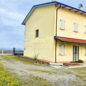 Porzione di Casa In Vendita a Bondeno