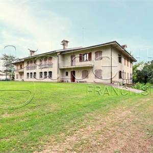 Villa Bifamiliare In Vendita a Bondeno
