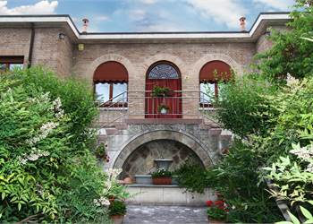 Copparo, Villa con giardino