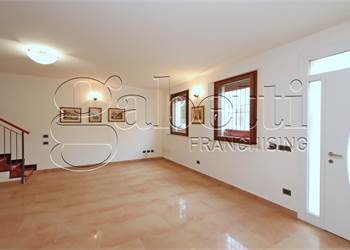 Casa indipendente entro mura ad elevata efficienza energetica