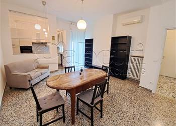 Appartamento bilocale al terzo piano con ascensore.