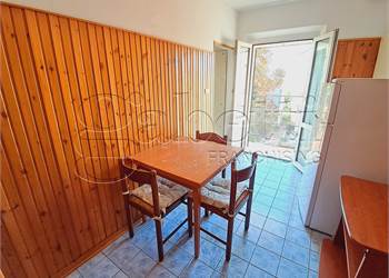 Via Ariosto, bilocale arredato entro mura