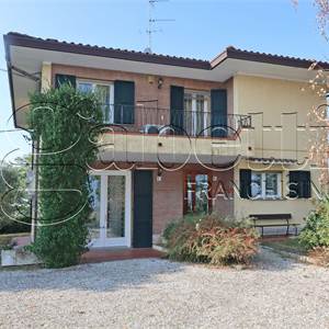 Villa In Vendita a Ostellato