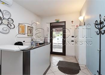 Ambulatorio/Ufficio con ingresso indipendente, adiacenze Piazza Travaglio