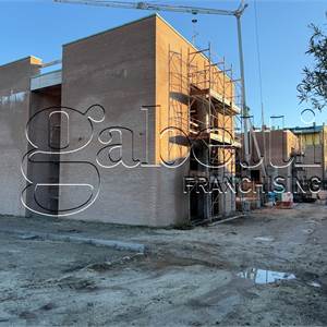 Villa Bifamiliare In Vendita a Ferrara