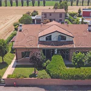 Villa Bifamiliare In Vendita a Ferrara