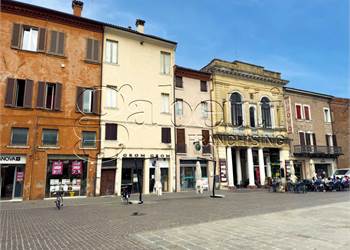 Rara opportunità in Piazza Trento e Trieste