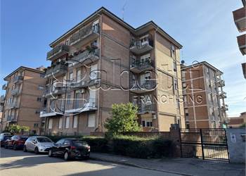 Via Canonici, appartamento con 2 camere da letto