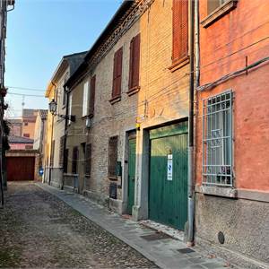 Porzione di Casa In Vendita a Ferrara