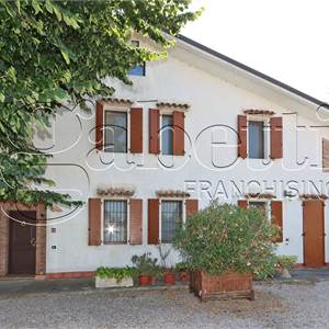 Casa singola In Vendita a Ferrara