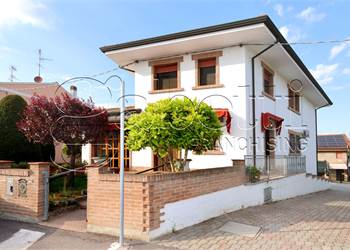 Casa indipendente in Via Arginone
